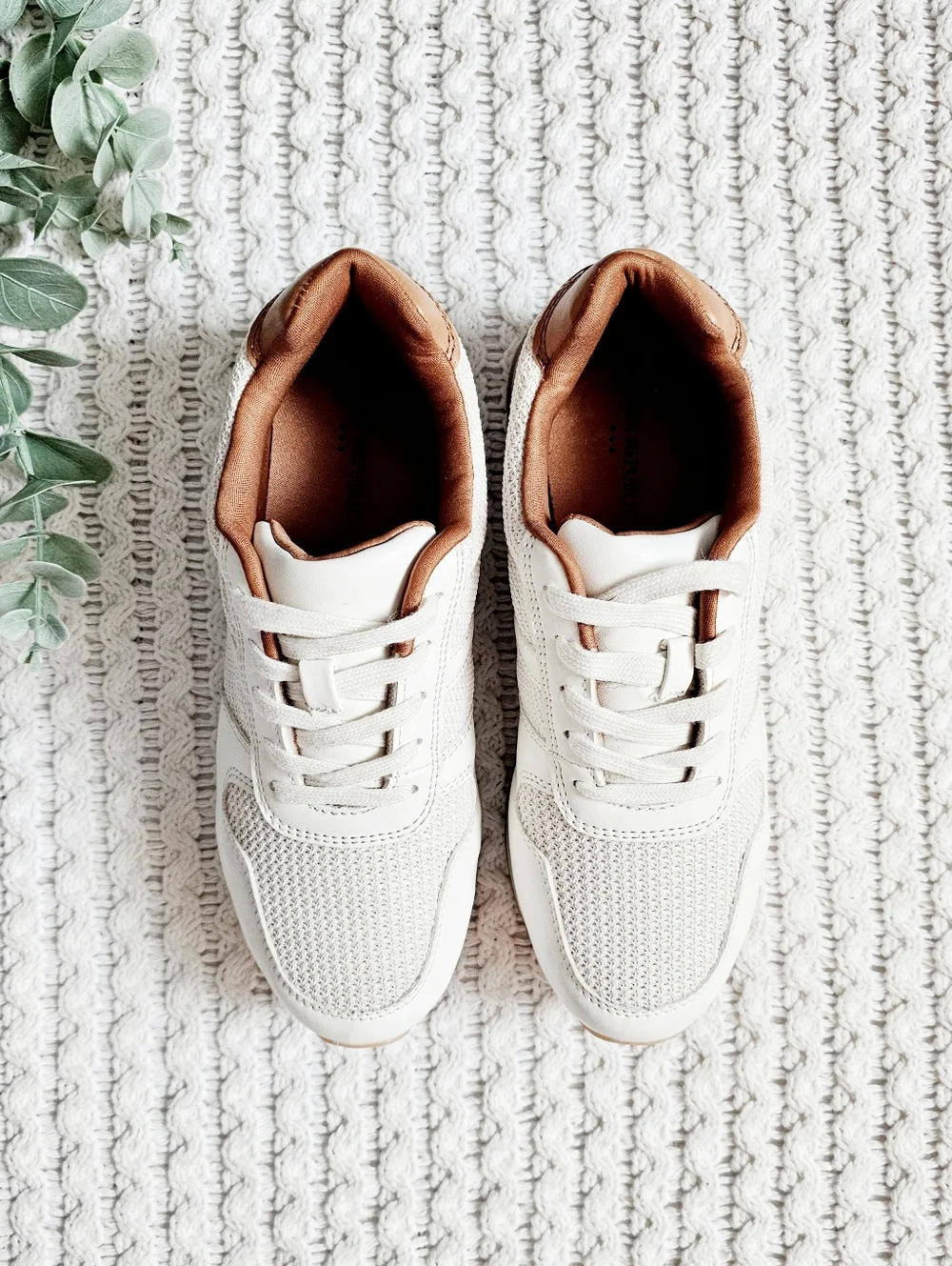 Banana Republic Retro Style Sneakers Cream Brown Lace Up Athletic Athleisure 7 - Picture 2 of 15